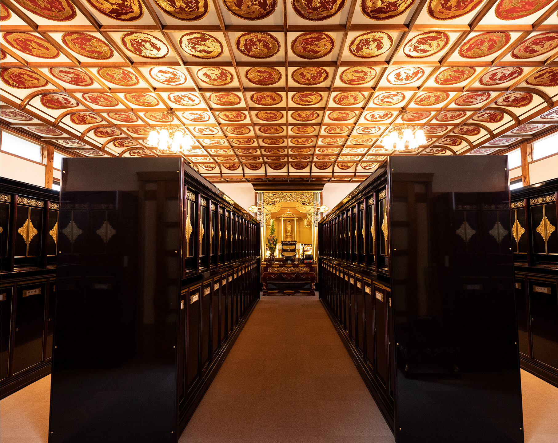 納骨堂の中の正面写真